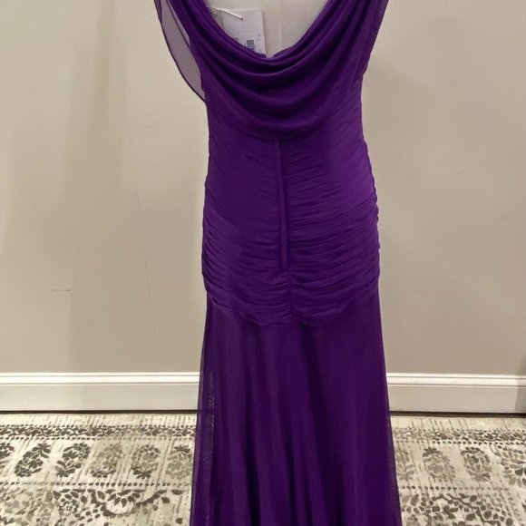 NWT formal long dress. Scoop neck, sleeveless, draped, size 8. 🪻 - Picture 3 of 4